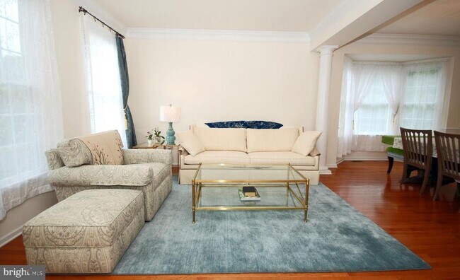 Foto del edificio - 43 Lockwood Dr