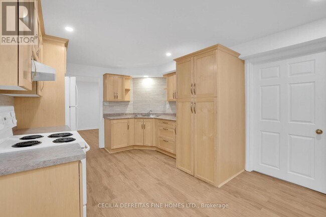 Photo du bâtiment - 40 Venetian Crescent