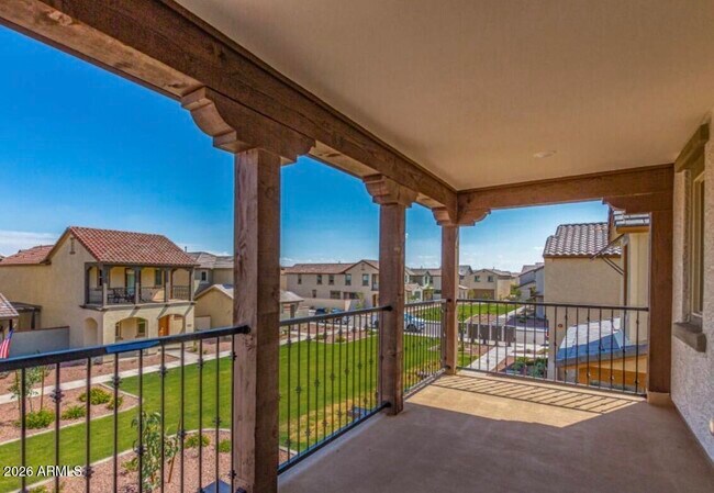 Foto del edificio - 1835 N 208th Ave