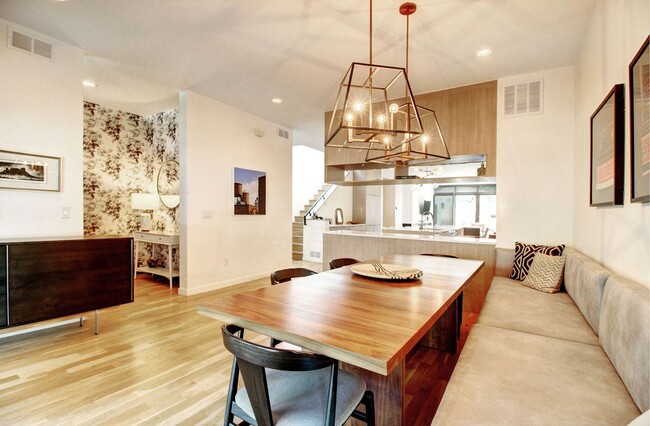 Building Photo - Luxury Living in the heart of Platte Park,...