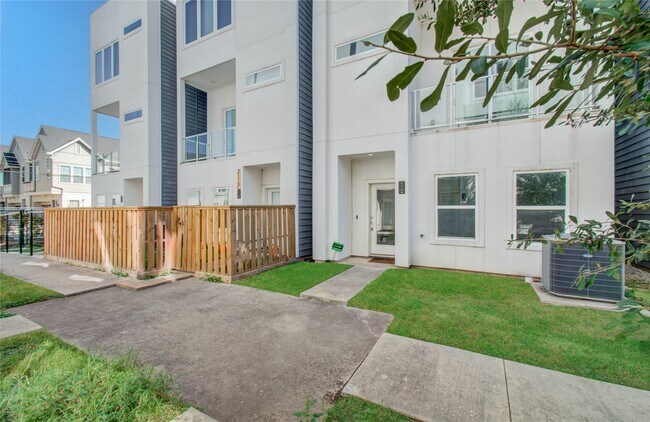 Foto del edificio - 2116 Naomi St