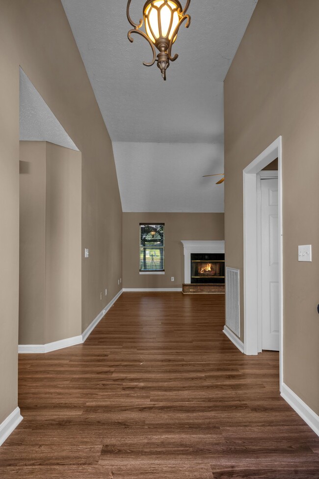 Building Photo - 1409 Aaronwood Dr