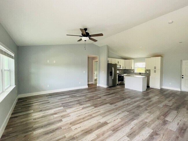 Building Photo - BRAND NEW HOME-PEACE RIVER SHORES