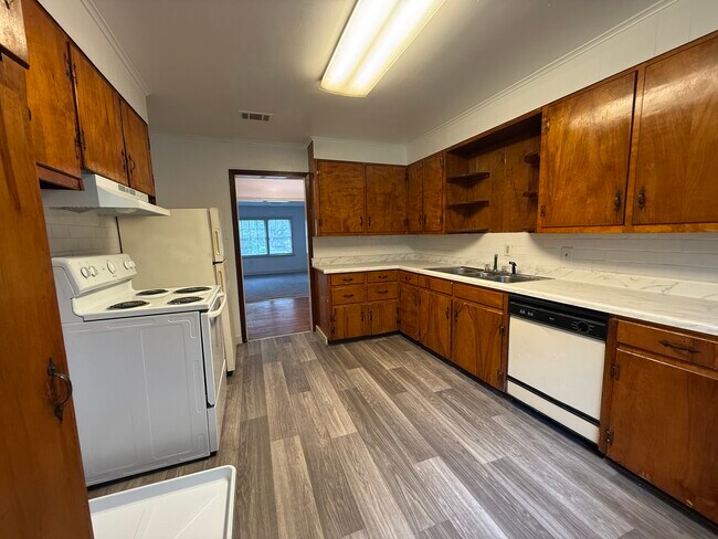 Foto del edificio - 1164/1166 Raymond Road Duplex