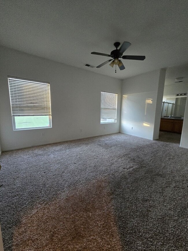Foto del edificio - 3 BR 2 BA Available Now