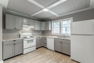 Building Photo - 177 Vero Beach St