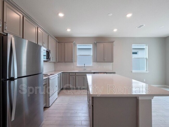 Foto del edificio - 5641 Cedar Chase Dr
