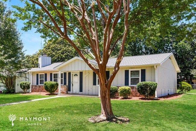 Building Photo - Adorable 3 Bedroom