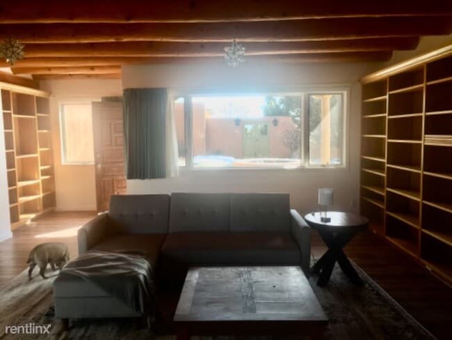 Building Photo - 1 br, 1 bath Apartment - 115 La Senda Rd