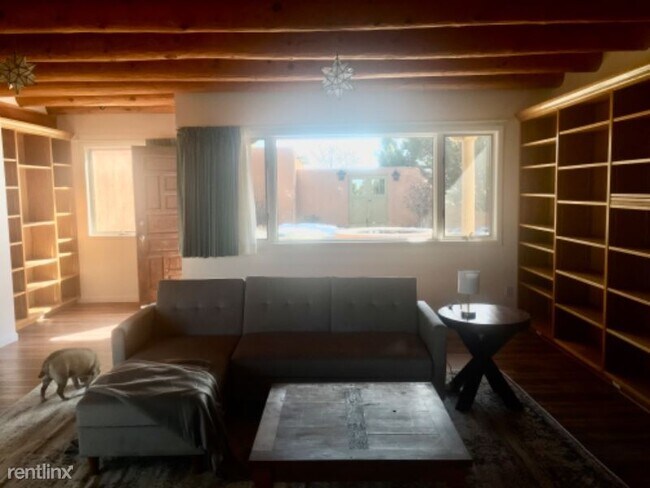 Foto del edificio - 1 br, 1 bath Apartment - 115 La Senda Rd