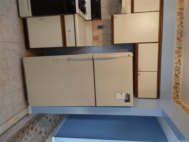 Building Photo - 176-11 120th Ave