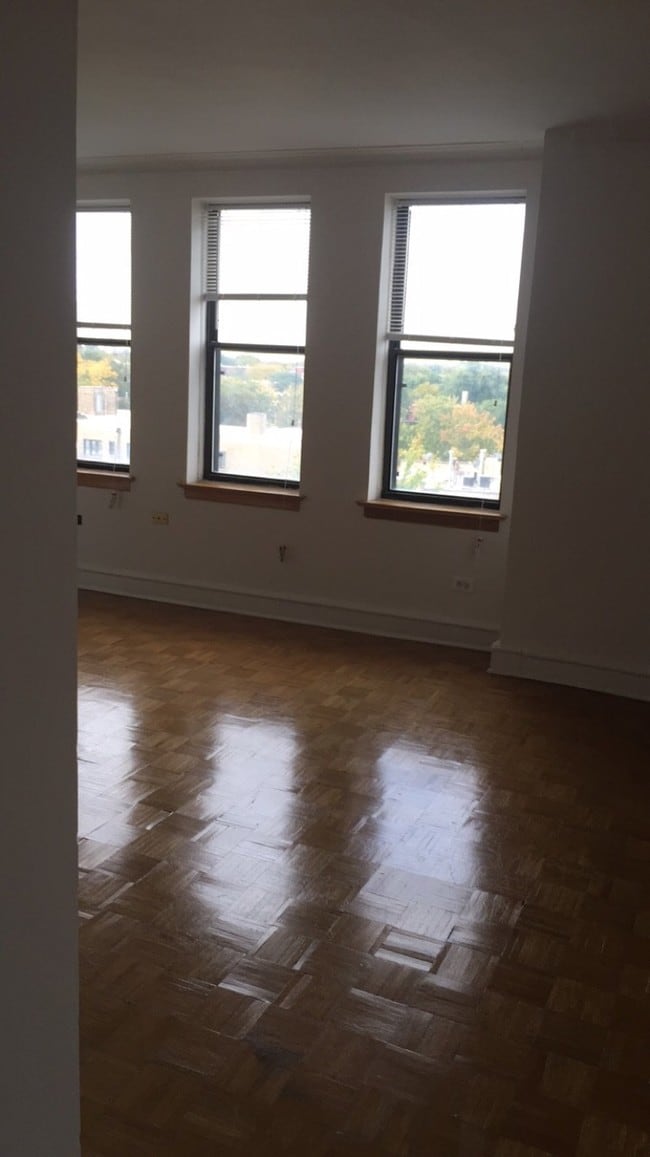 The Seville Apartments Apartments Chicago, IL