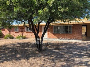 Building Photo - 1415 E Lester St