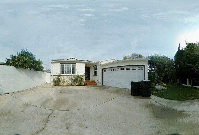 Building Photo - 5364 Mesmer Ave