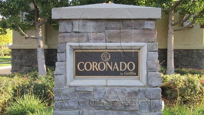 Building Photo - Spacious 4 Bed/2.5 Bath Condo In The Desir...