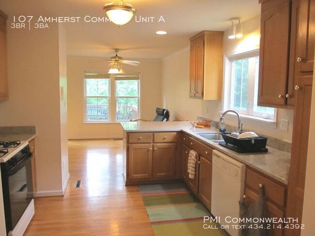 Building Photo - 3 Bed / 2.5 Bath Duplex (Available 6/5)
