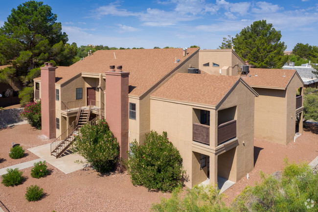 Building Photo - Desert Pointe