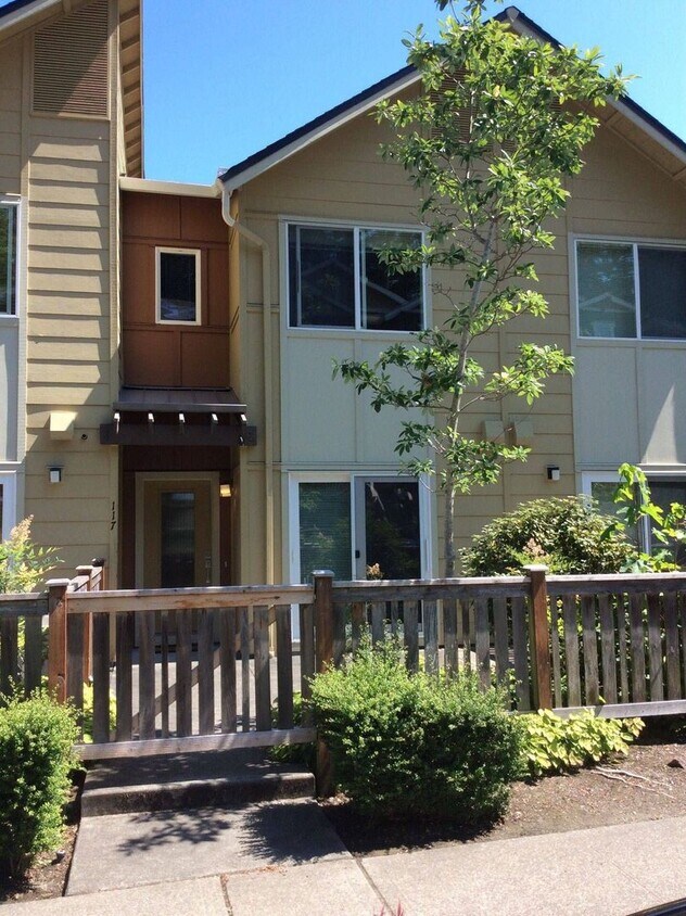 Primary Photo - Lovely 2BR 1.75BA Issaquah Town Home, Perf...