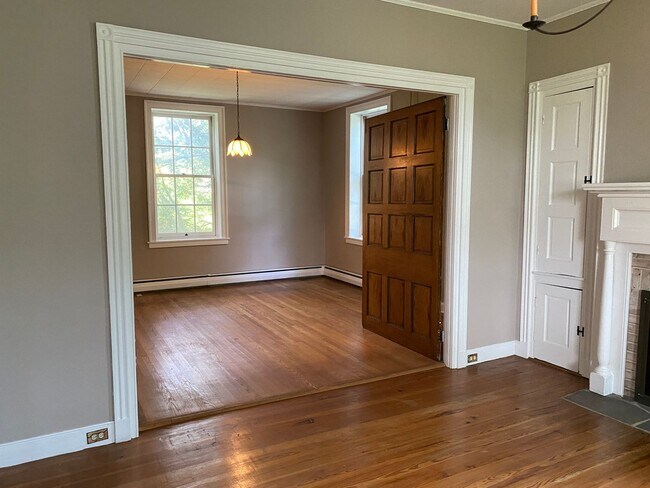 Building Photo - Historic 1800s Home for Rent! - 4 Bedrooms