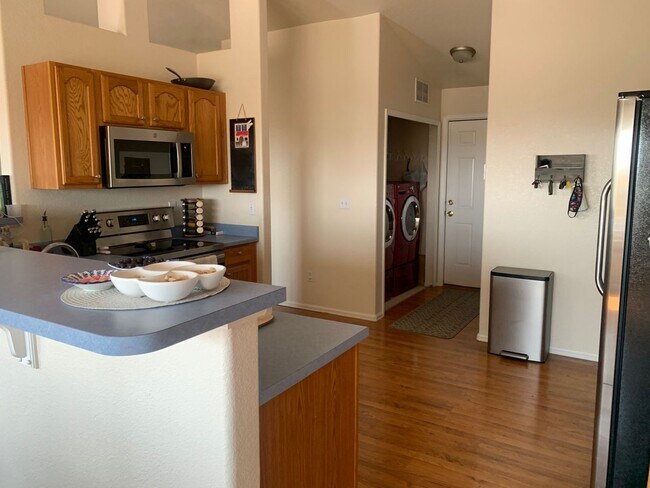 Foto del edificio - 3 Bedroom Rancher in Woodman Hills