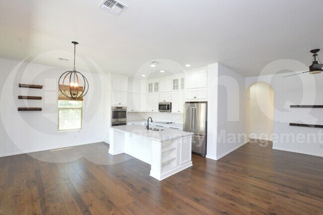 Building Photo - 7055 W Linda Ln