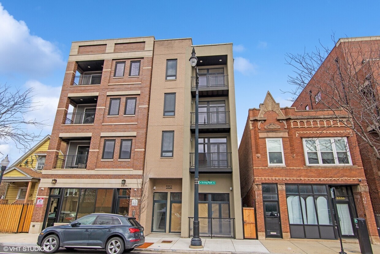 Foto principal - 3332 W Irving Park Rd