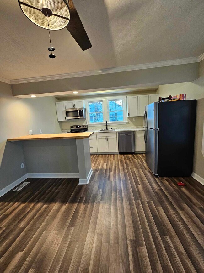 Foto del edificio - 203 S Fieldcrest Rd