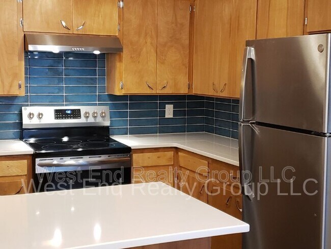 Foto del edificio - 352 W 5th St