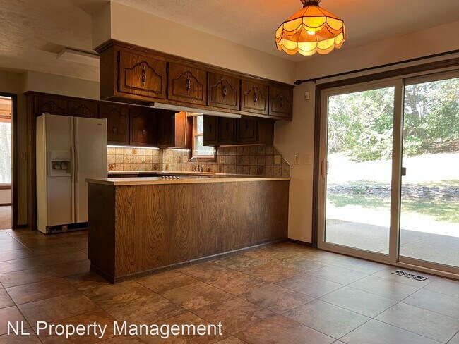 Building Photo - 4 br, 2.5 bath House - 107 South 132 Street