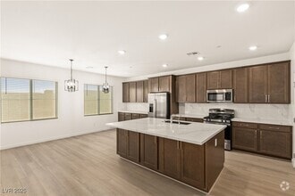 Building Photo - 478 Daphne Ter St