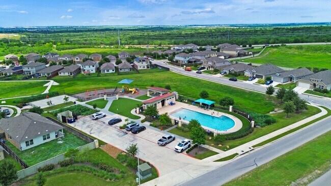 Foto del edificio - 15401 Poppy Petal Dr
