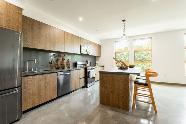 Foto del edificio - 547 N Sweetzer Ave