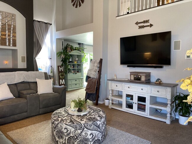 Foto del edificio - Lovely! 3 bed/3 bath, 2-story home in Sout...