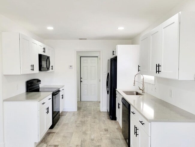 Foto del edificio - 9765 Montana Ct