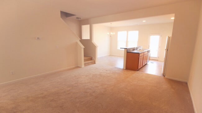 Building Photo - Beautiful and Bright 3 bedroom 2.5 bath Townhouse in Brightleaf with a Garage!!