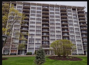 Building Photo - 8801 W Golf Rd