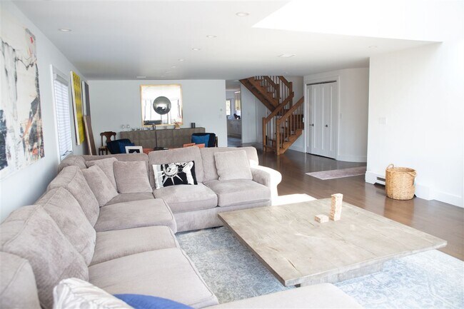 Building Photo - 4D Cove Ln