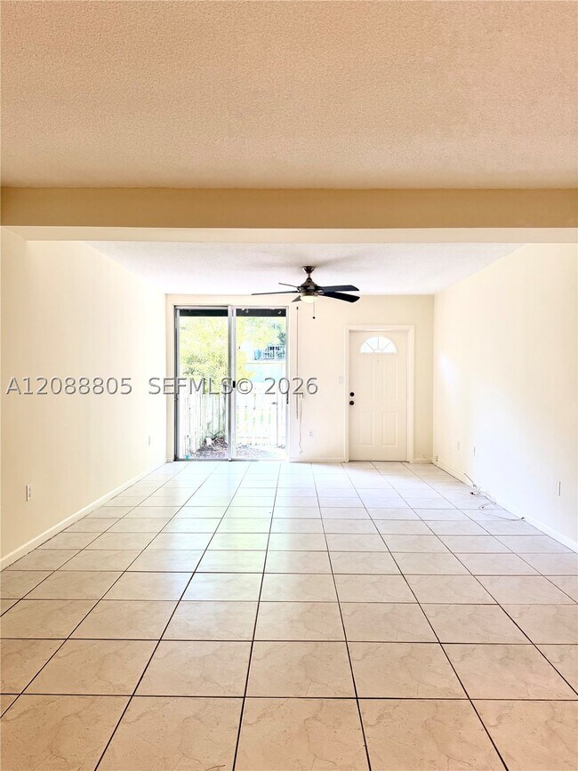 Foto del edificio - 1655 NE 115th St