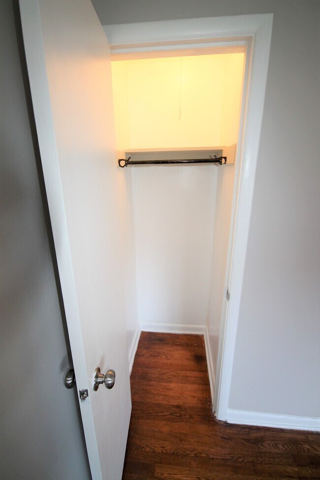 Foto del edificio - 1 Bedroom- Grandview Area