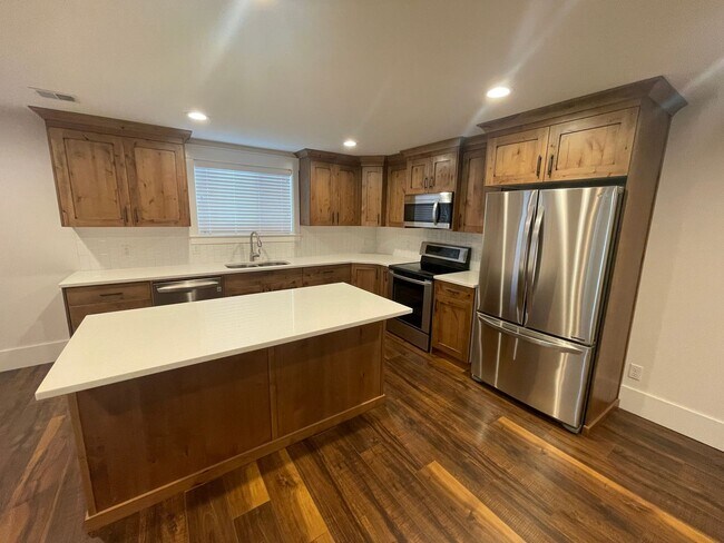 Building Photo - Spacious 1-Bedroom Apartment – North Salt Lake