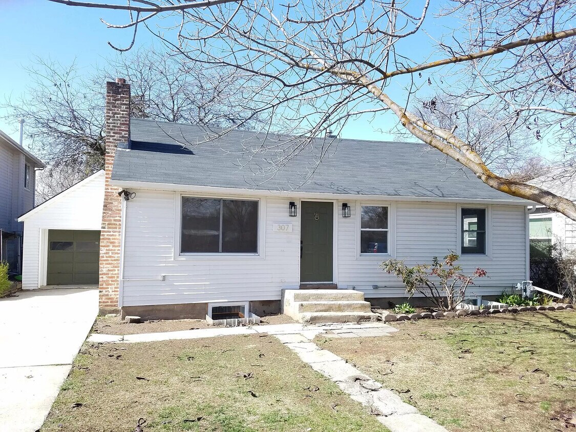 Foto principal - 307 S Cleveland St