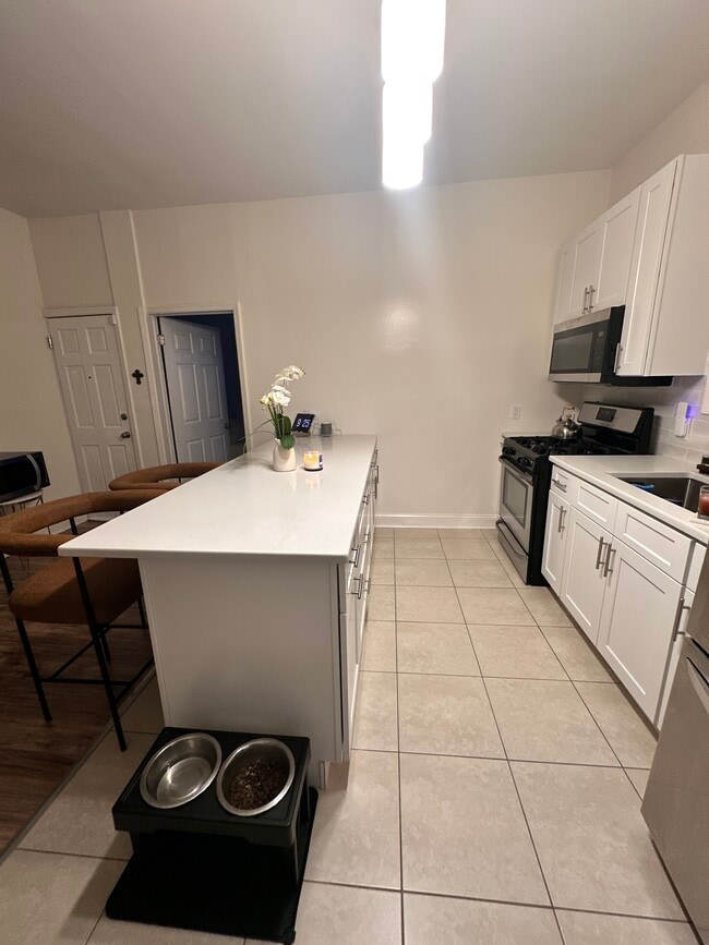 Building Photo - 37 Sayre St