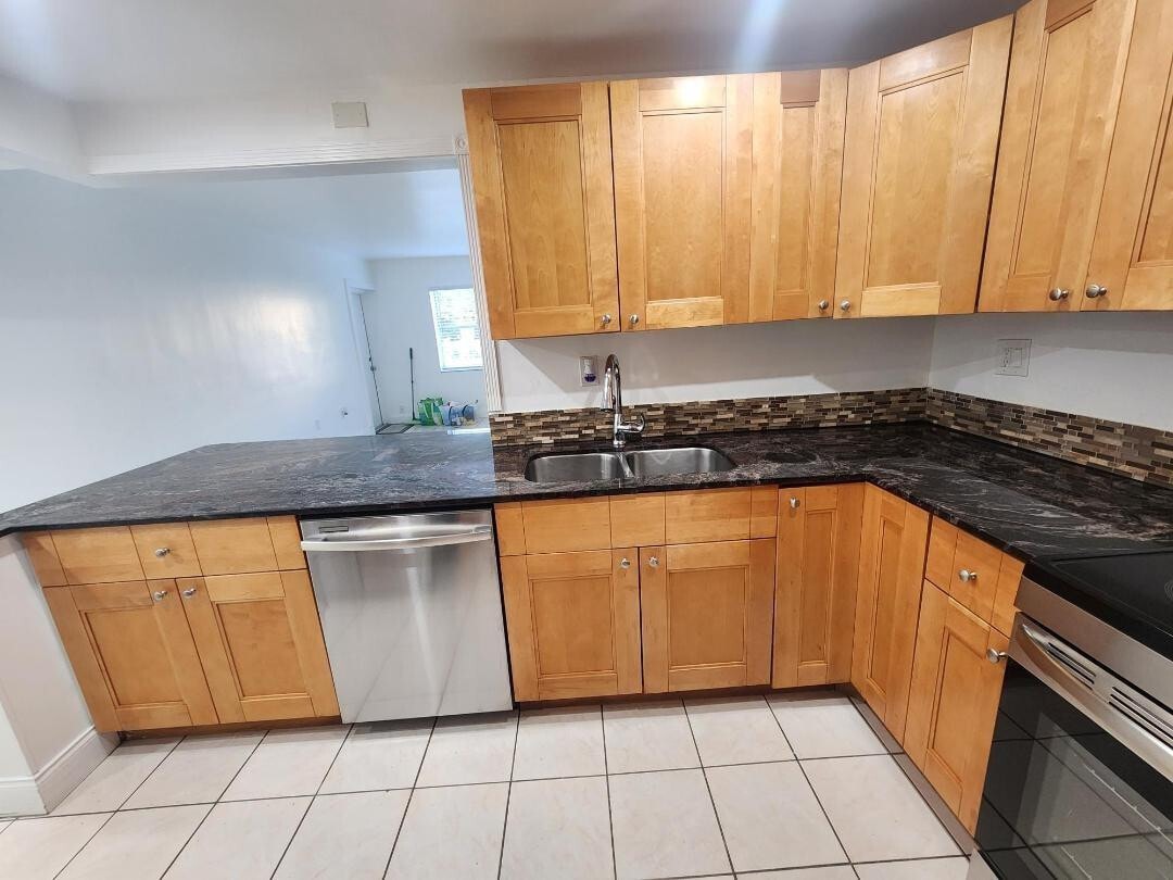 Foto principal - 4384 NW 9th Ave