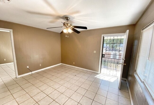 Foto del edificio - 2150 Saxon St