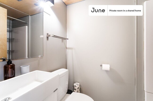 Foto del edificio - Room in Shared 6 bed/6 bath home