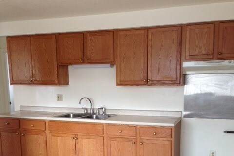 Primary Photo - 77 W Warwick Ave