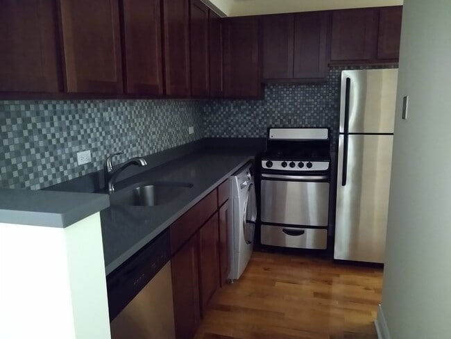 Building Photo - 555 W Arlington