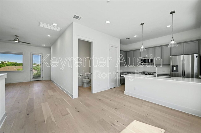 Foto del edificio - 2050 Lohmans Spur Rd