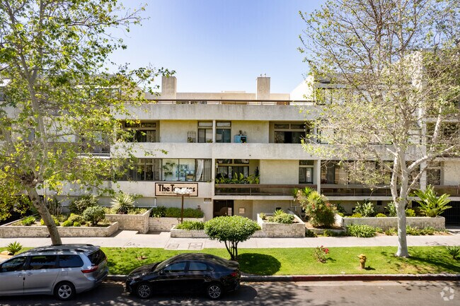 Foto del edificio - 729 S Hobart Blvd