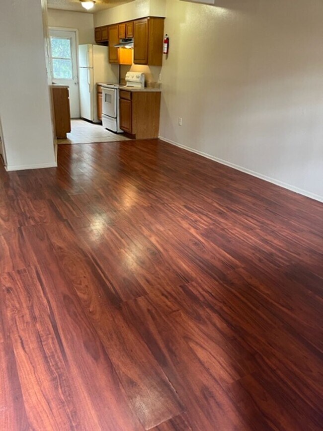 Foto del edificio - 2 Bdrm 1 Bath Apartment in Bradenton, FL
